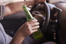 Motorista embriagado colide em borracharia e acaba detido pela PM no Bairro São Joaquim, em Rio Verde