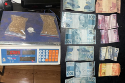 CPE flagra tráfico de drogas no Bairro Veneza e apreende cocaína, maconha e dinheiro em residência