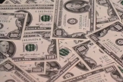 Bolsa brasileira despenca após reeleição de Lula, aciona circuit breaker e dólar dispara