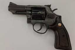 Casal é preso por tráfico e porte ilegal de arma após acidente no Jardim América, em Rio Verde