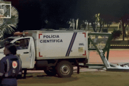 Adolescente morre após tabela de basquete cair em praça de Rio Verde