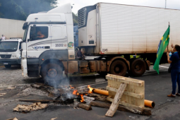 Greve de caminhoneiros não se confirma e país amanhece sem bloqueios, aponta PRF