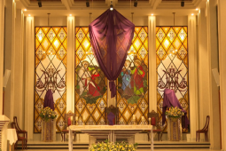 Silêncio total: Sexta-feira Santa mobiliza fiéis em momento de fé, luto e reflexão