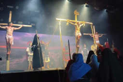 Paixão de Cristo emociona fiéis e terá nova sessão gratuita em Rio Verde