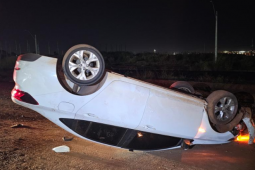 Motorista perde controle, capota carro e é socorrido pelo SAMU na zona rural de Rio Verde