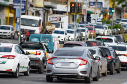 Mais de 1,7 mil motoristas podem perder o direito de dirigir em Goiás