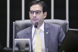Relator diz que fim da escala 6×1 pode começar a valer já em 2026