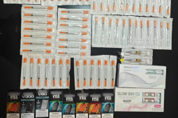 Polícia Civil faz operação contra venda ilegal de medicamentos e cigarros eletrônicos em Indiara