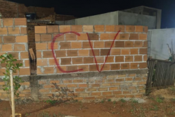 Pichações com siglas de facção levam PM a prender suspeito por tráfico de drogas em Rio Verde