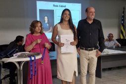Coordenadora de Jornalismo da Rádio Líder recebe honraria do InBrasCI