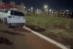 Após atingir cinco carros, motorista abandona veículo e foge a pé no Interlagos, em Rio Verde