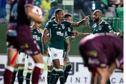 Goiás vence Inhumas em jogo atrasado no Goianão