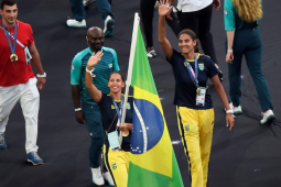 Chega ao fim os Jogos Olímpicos de Paris 2024; Ana Patrícia e Duda levaram a bandeira do Brasil na Cerimônia 