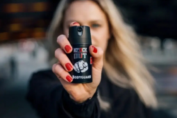 Câmara aprova projeto que libera spray de pimenta para mulheres como forma de defesa pessoal