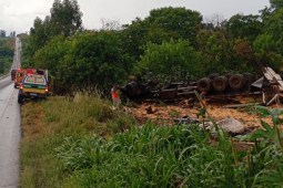 Tombamento de caminhão mata motorista próximo a assentamento na GO-174, entre Rio Verde e Montividiu