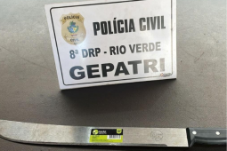 Em Rio Verde, traficantes são presos por extorquir usuário de drogas em frente a agência bancaria