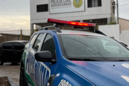 Ciclista é levado à delegacia após danificar caminhonete no setor Pauzanes