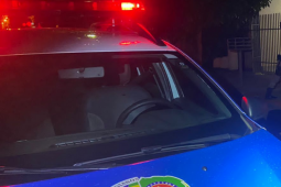 Polícia Militar conduz duas mulheres à delegacia após ocorrência de violência doméstica, em Rio Verde