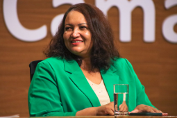 Vice-prefeita de Goiânia busca abrigo em bunker durante ataques em Israel