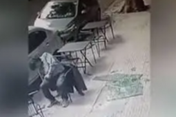 Vidro despenca de prédio e deixa homem gravemente ferido na Argentina
