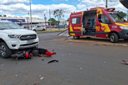 Grave acidente entre carro e moto deixa mulher inconsciente na Vila Maria