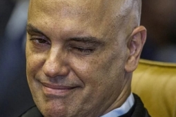Senadores protocolam pedido de impeachment contra Alexandre de Moraes