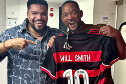 Will Smith se encontra com Naldo horas antes de show e ganha de presente uma camisa do Flamengo