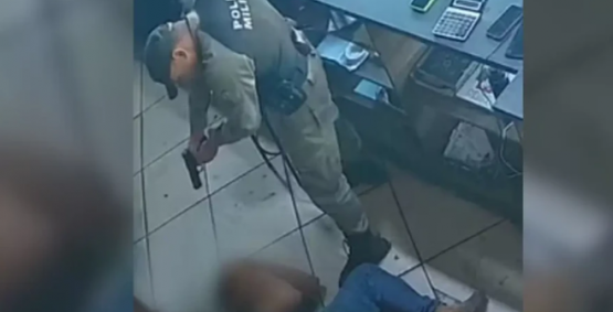 Adolescente de 16 anos é agredido por policial enquanto trabalhava após ser acusado de 'encarar' o militar em Catalão