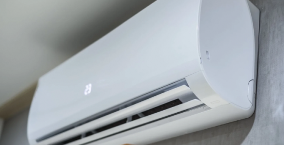 Ar-condicionado pesa na conta, mas uso consciente pode aliviar o bolso no calor