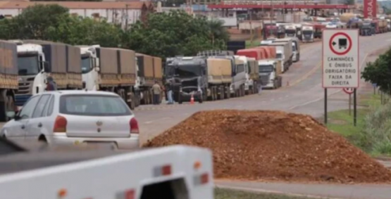 Diesel mais caro pressiona setor e caminhoneiros voltam a falar em paralisação nacional