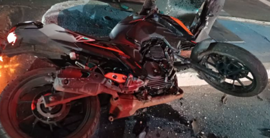 Colisão entre motos em cruzamento movimentado deixa dois feridos graves em Rio Verde