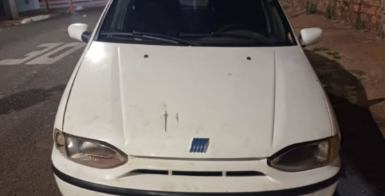 Polícia Militar recupera carro furtado e prende criminoso com extensa ficha no setor Pauzanes