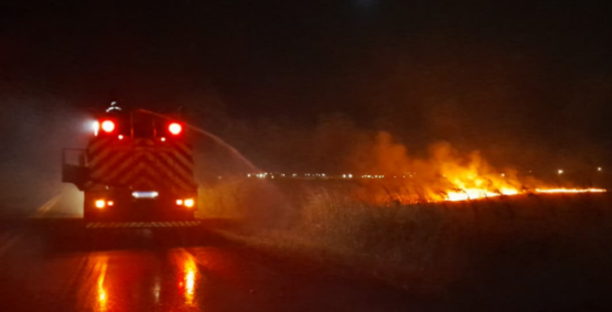 Incêndio atinge área de 166 mil m² próxima do aeroporto durante a madrugada em Rio Verde
