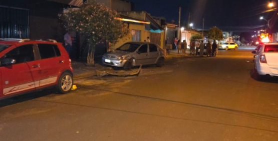 Motorista é procurado após bater em quatro veículos no bairro Gameleira, em Rio Verde