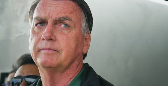 Bolsonaro é internado após mal-estar e permanece em observação hospitalar