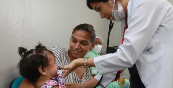 Mulheres passam a ser maioria entre médicos no Brasil, aponta estudo