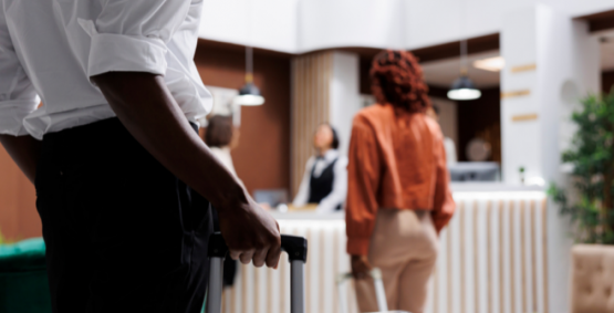 Novas regras de check-in e check-out em hotéis entram em vigor nesta terça (16) todo o Brasil