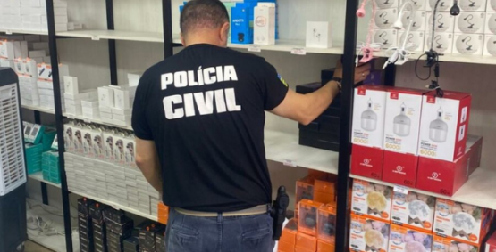 Polícia Civil apreende mais de três mil produtos falsificados em loja do Setor Campinas