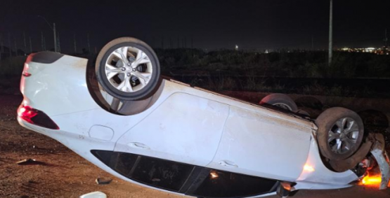 Motorista perde controle, capota carro e é socorrido pelo SAMU na zona rural de Rio Verde
