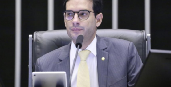 Relator diz que fim da escala 6×1 pode começar a valer já em 2026