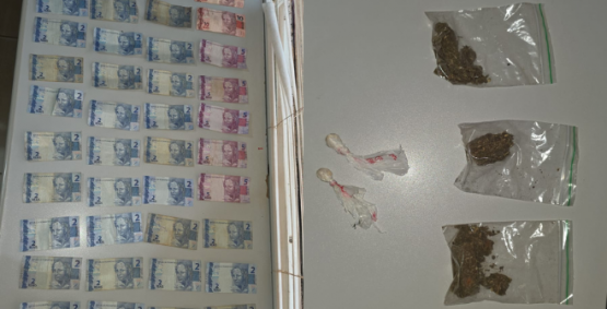 PM prende mulher suspeita de tráfico de drogas após denúncia de usuário em Montividiu