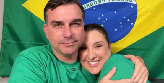 Flávio Bolsonaro apresenta proposta que promete celular e internet sem custo para mulheres