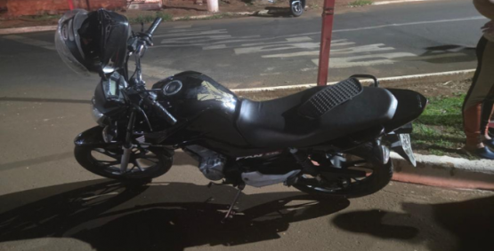 Motorista foge após colisão que deixa motociclista ferido no Bairro Primavera