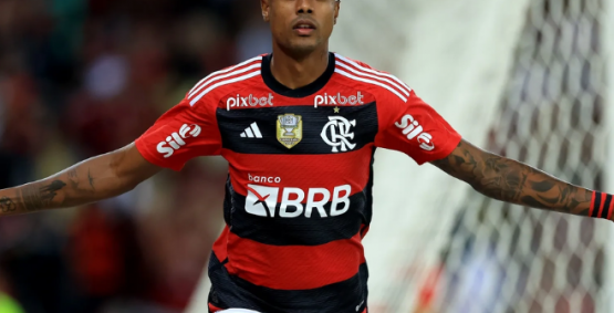 STJD absolve atacante do Flamengo, mas aplica multa máxima por descumprir regulamento