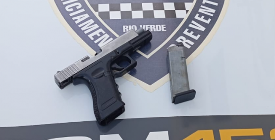 Suspeitos são presos por dispararem arma de fogo próximo a presídio, em Rio Verde
