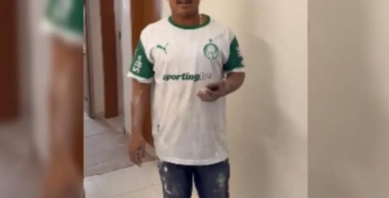 Trabalhador que fazia pintura em residência em Rio Verde viraliza ao cantar; confira