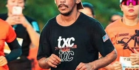 Bêbado e de chinelo: quem é o homem que ganhou medalha em corrida