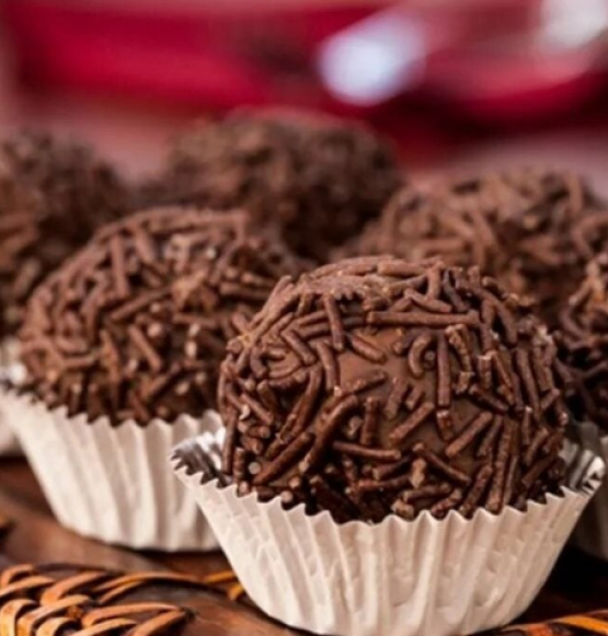 Alunos de 12 anos tentam envenenar professoras com brigadeiro em escola de Salvador