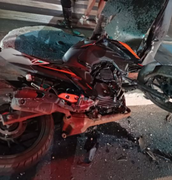 Colisão entre motos em cruzamento movimentado deixa dois feridos graves em Rio Verde
