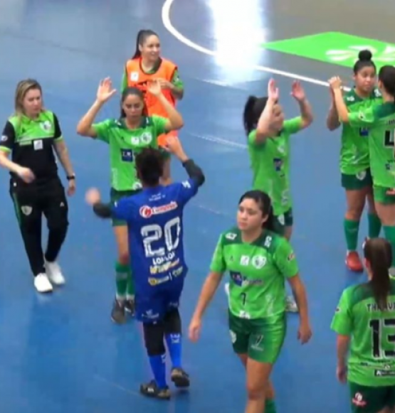 Com show no primeiro tempo, Resenhas vence em casa e sobe na tabela da Liga Feminina